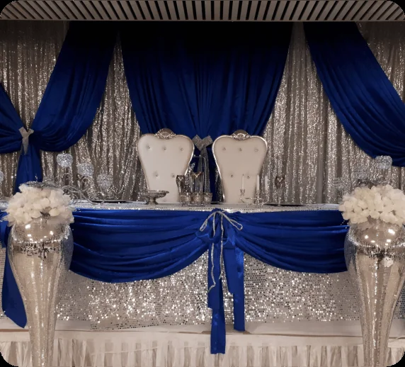 Blue and white head table styling