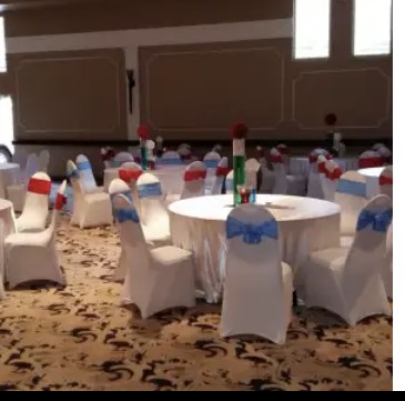 Round tables with red and blue chair sashes